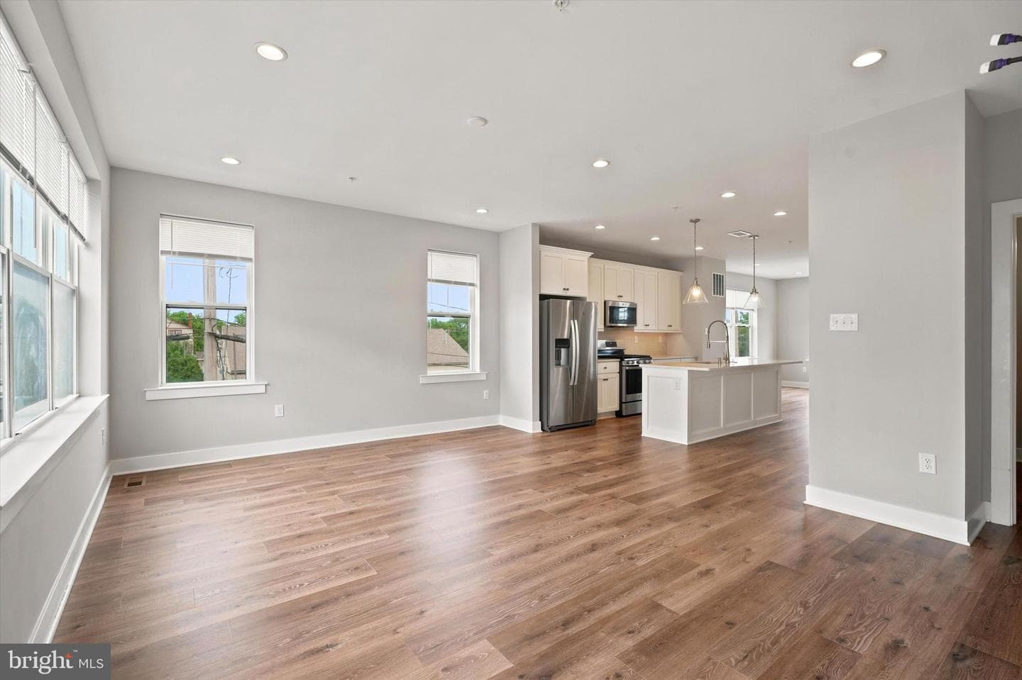35 Third Avenue photo 12