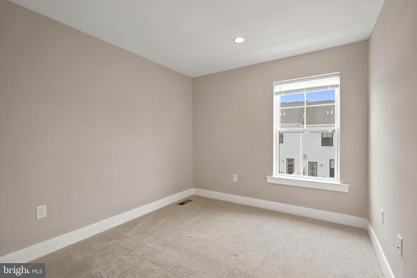 35 Third Avenue photo 27
