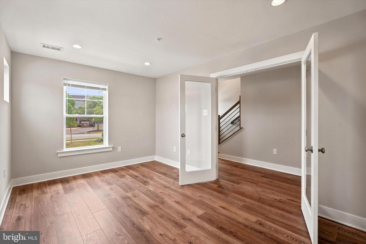 35 Third Avenue photo 6