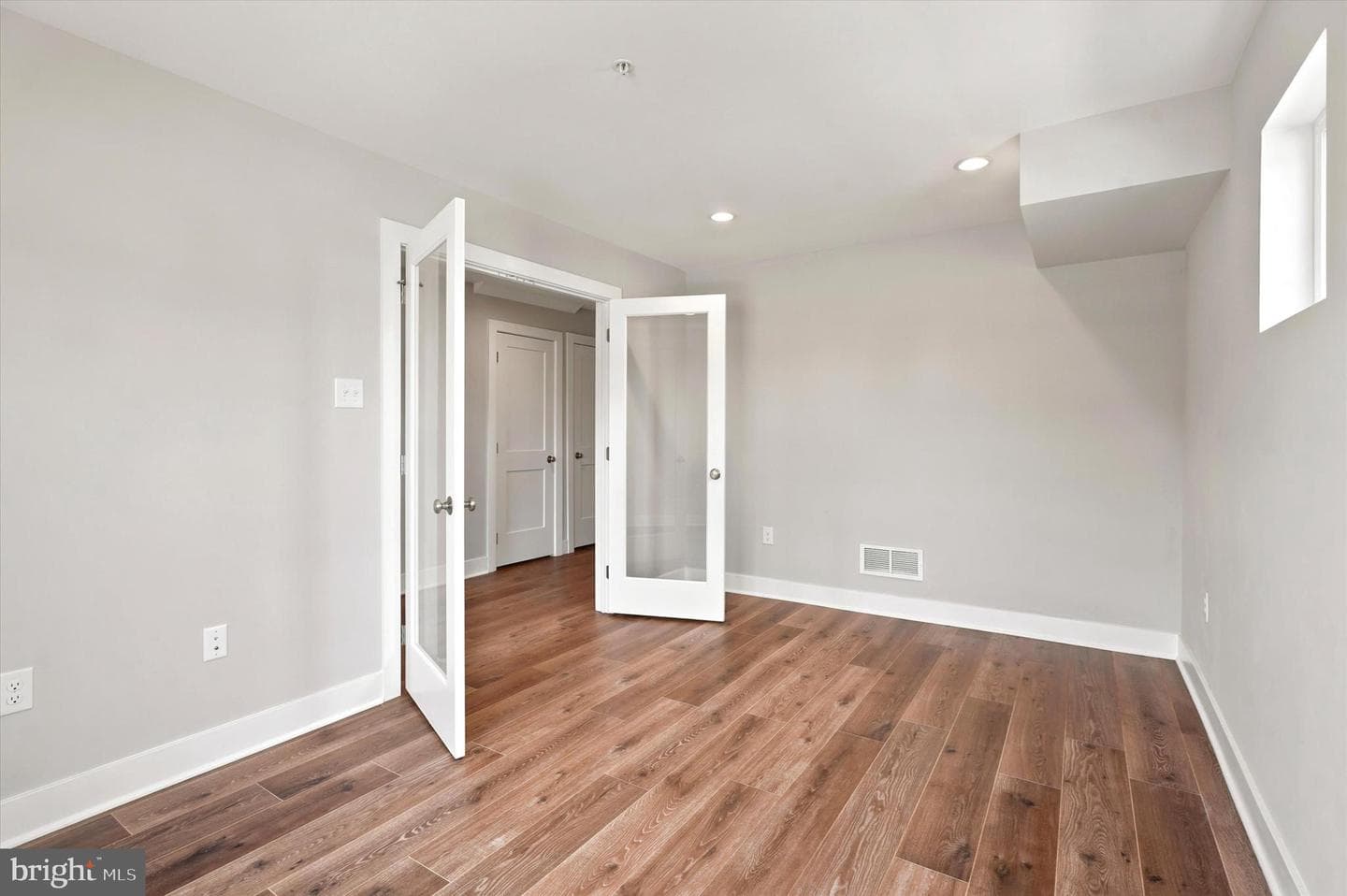 35 Third Avenue photo 8
