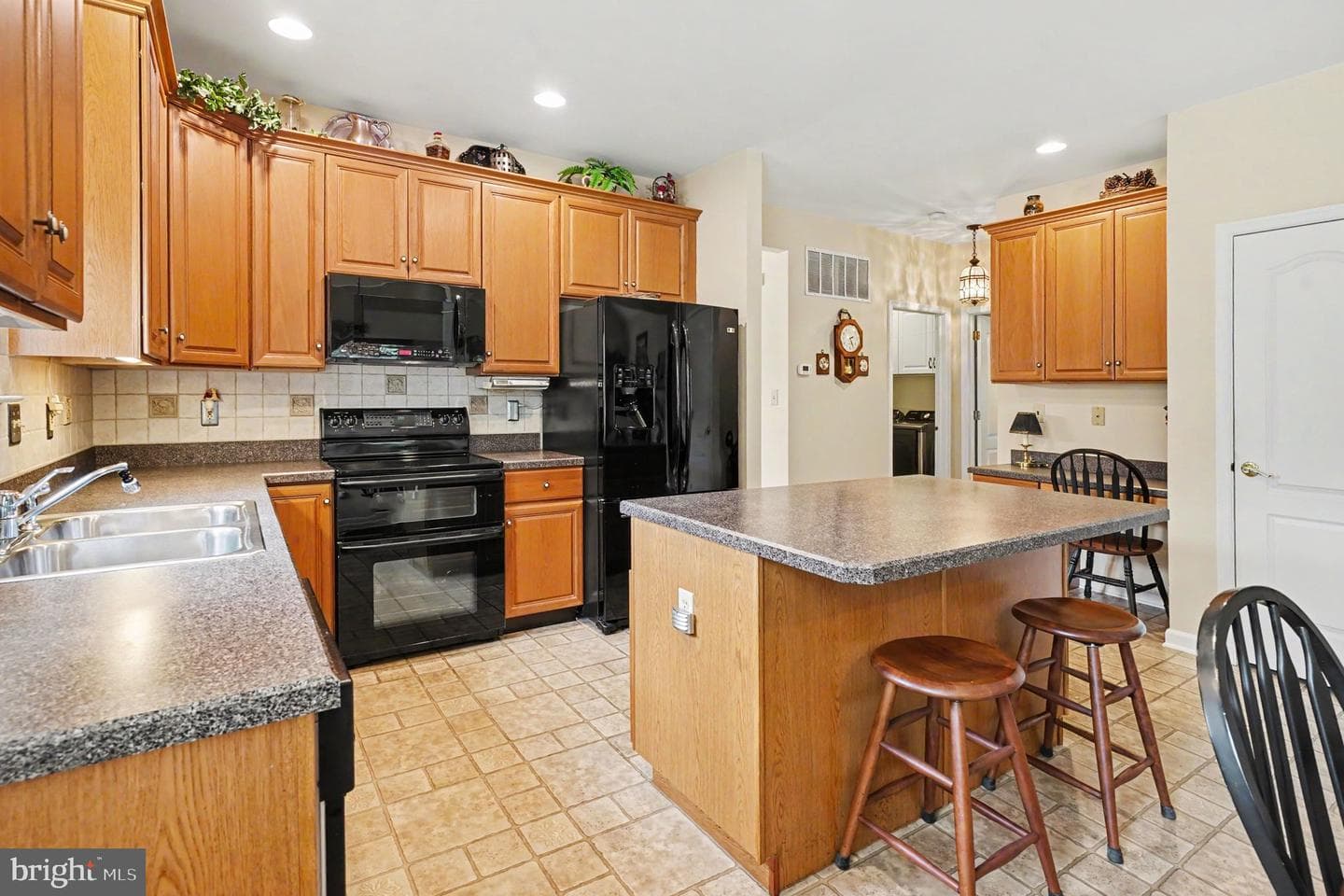 290 Kingsfield Drive photo 12