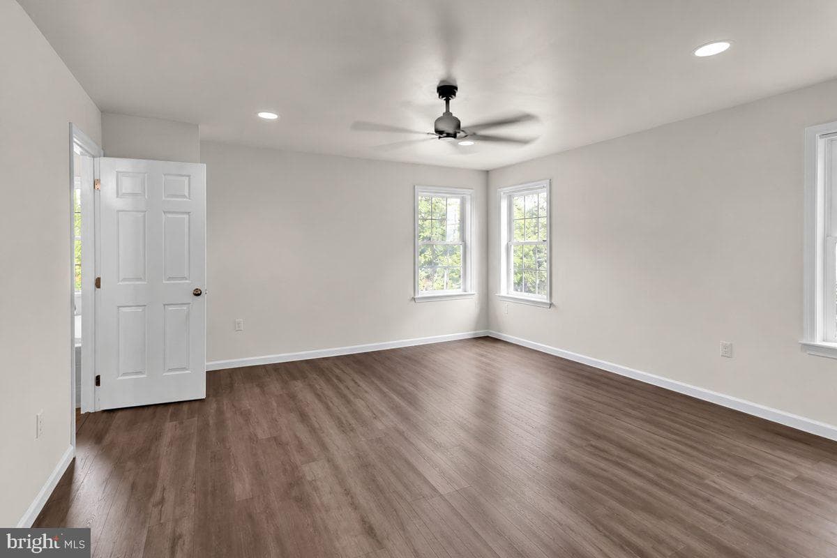 165 Sycamore Boulevard photo 26