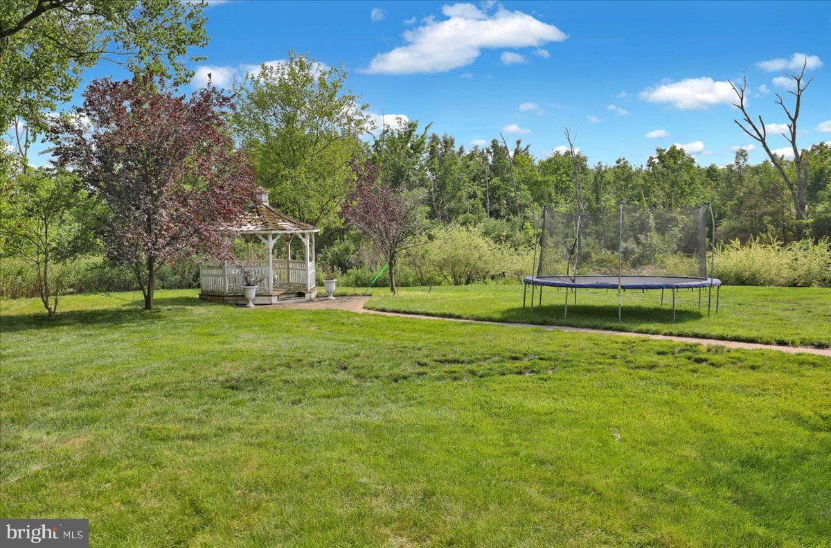 165 Sycamore Boulevard photo 49