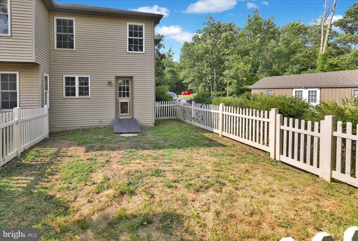 165 Sycamore Boulevard photo 50