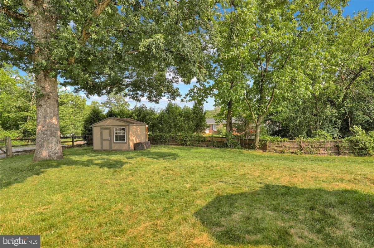 165 Sycamore Boulevard photo 51
