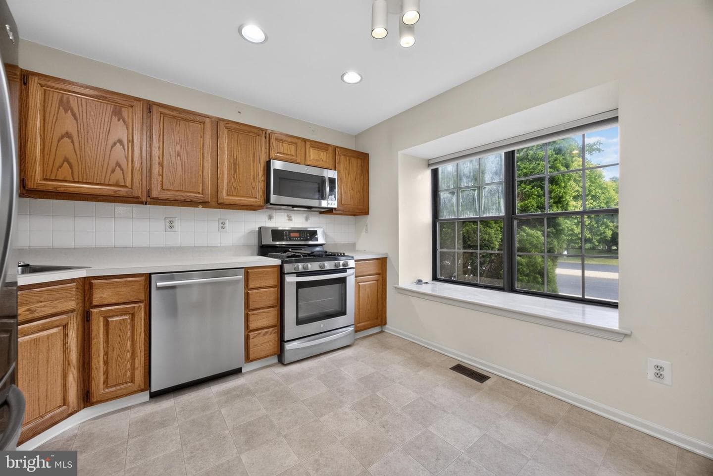 2116 Yorktown North N photo 10