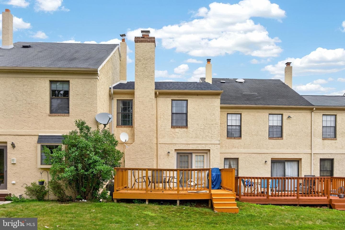 2116 Yorktown North N photo 33
