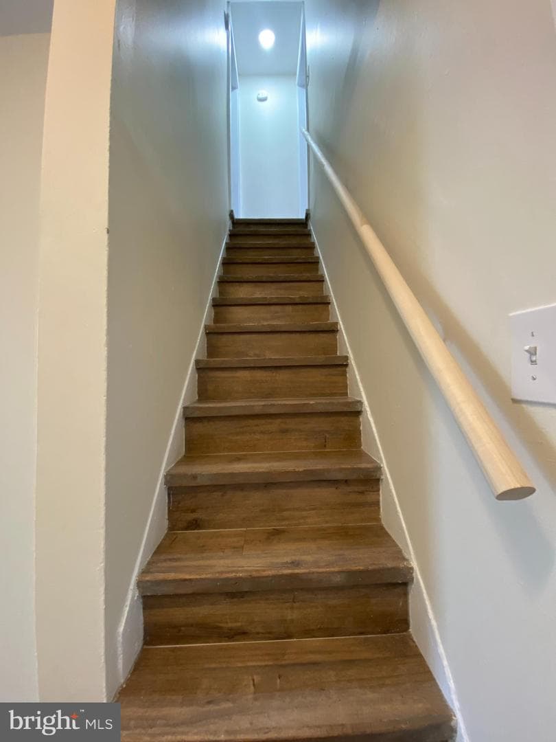 220 Pearl St photo 16