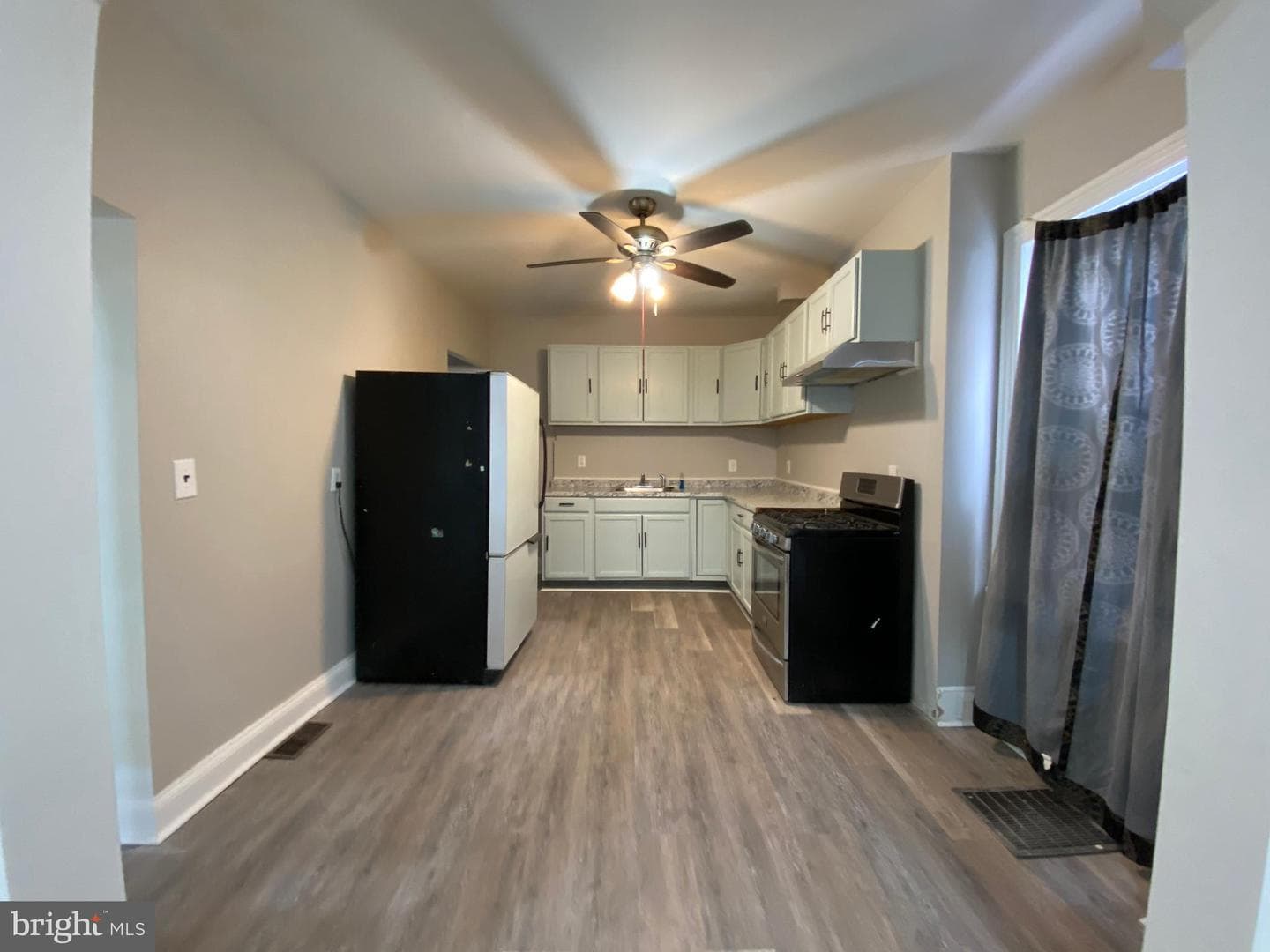220 Pearl St photo 6