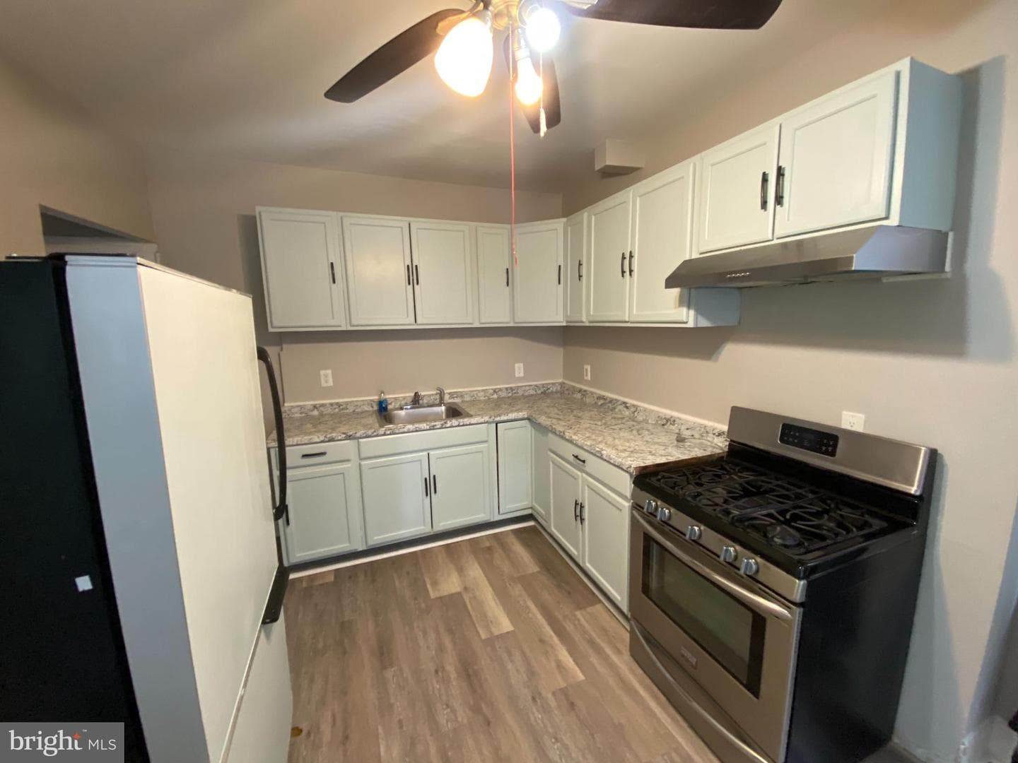 220 Pearl St photo 7