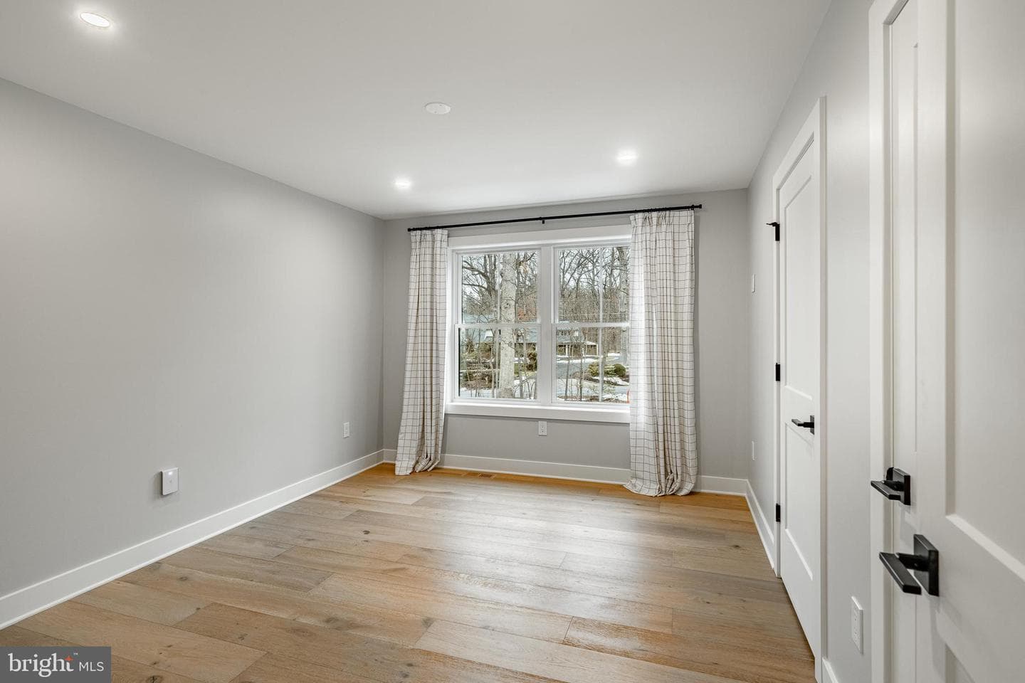 415 W Prospect Avenue photo 17