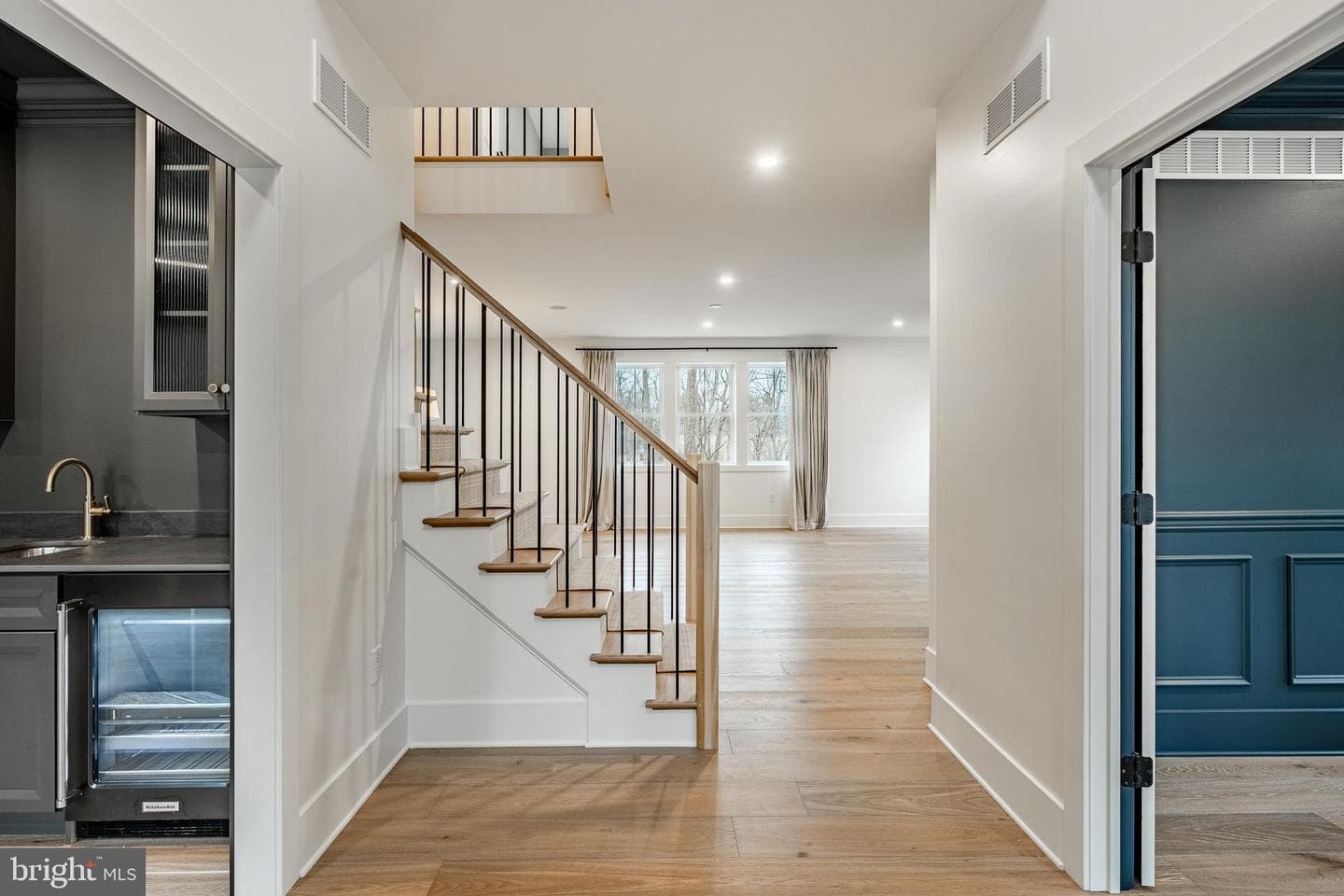 415 W Prospect Avenue photo 8