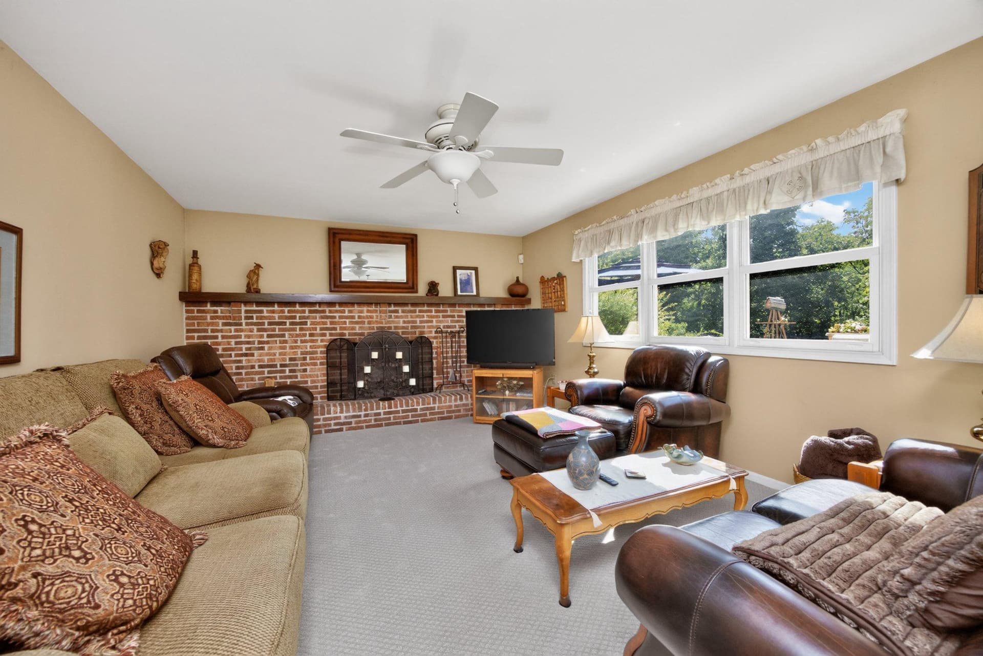 1215 Jarvis Lane photo 19