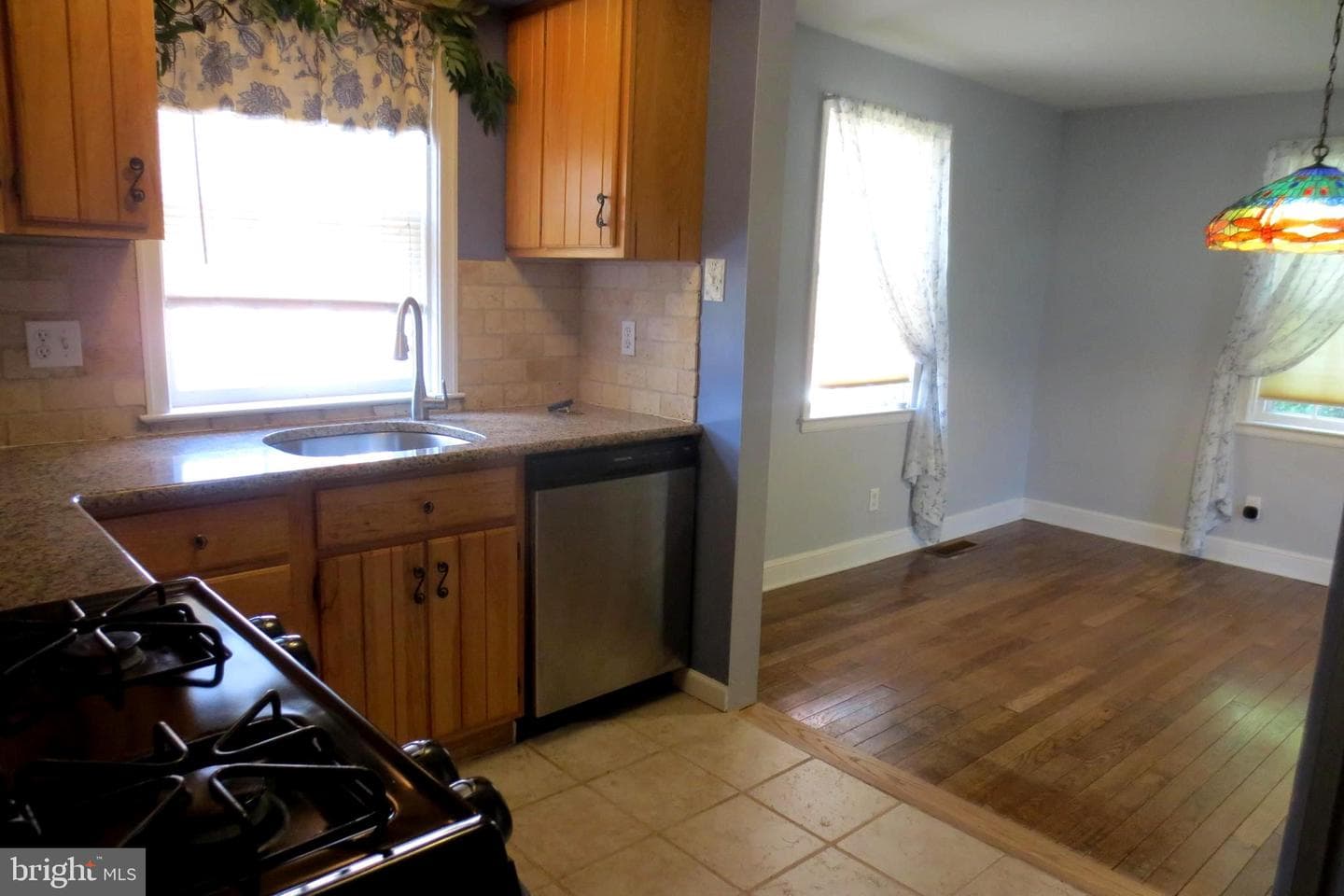 288 Diamond Street photo 12
