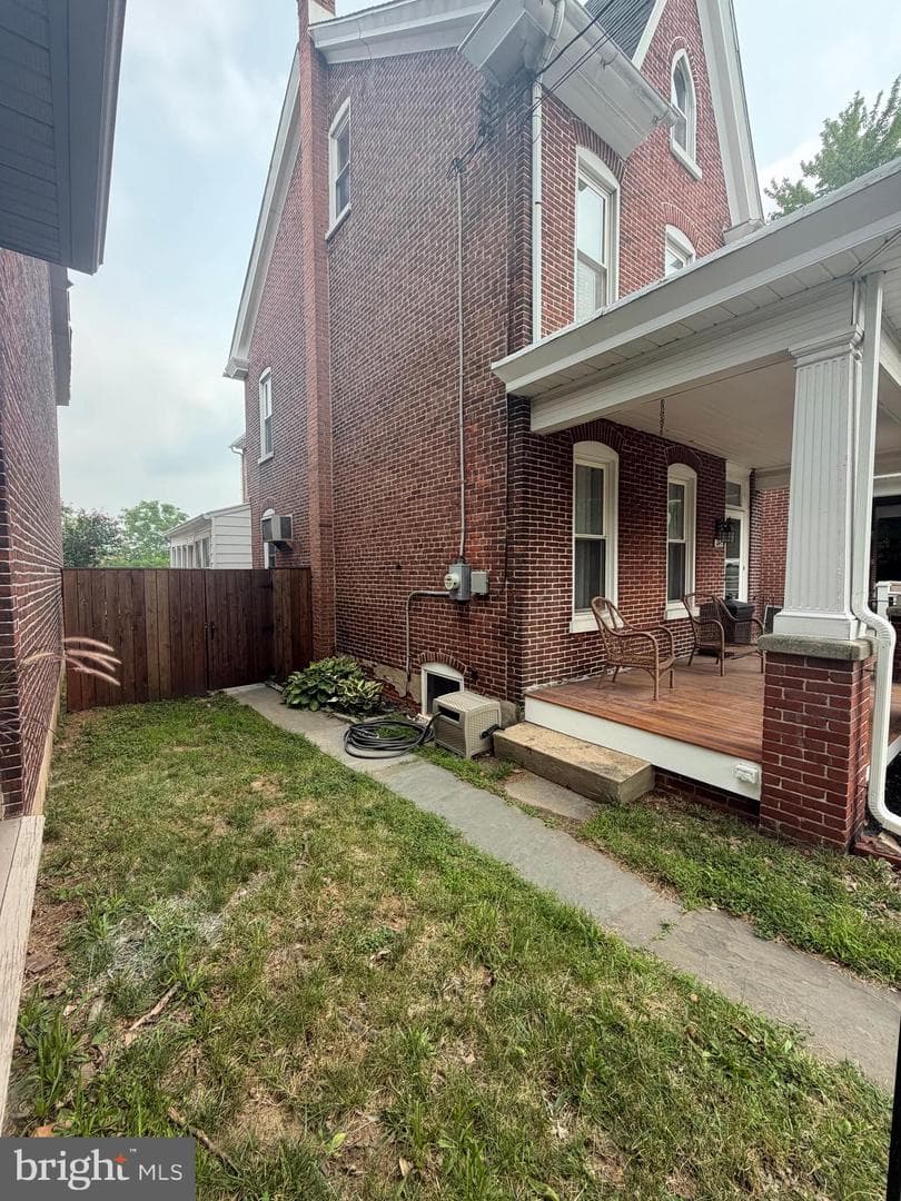 645 N. Charlotte St photo 3