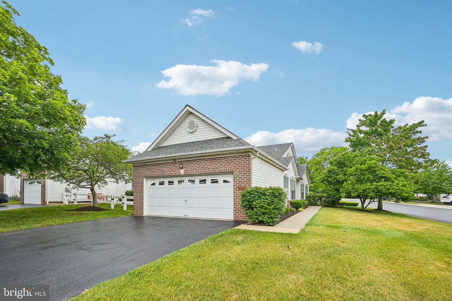 106 Newbury Way photo 3