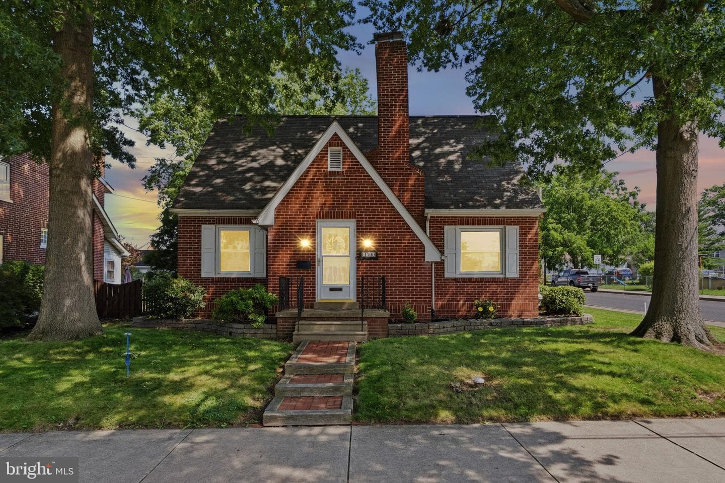 198 W Lincoln Avenue photo 1