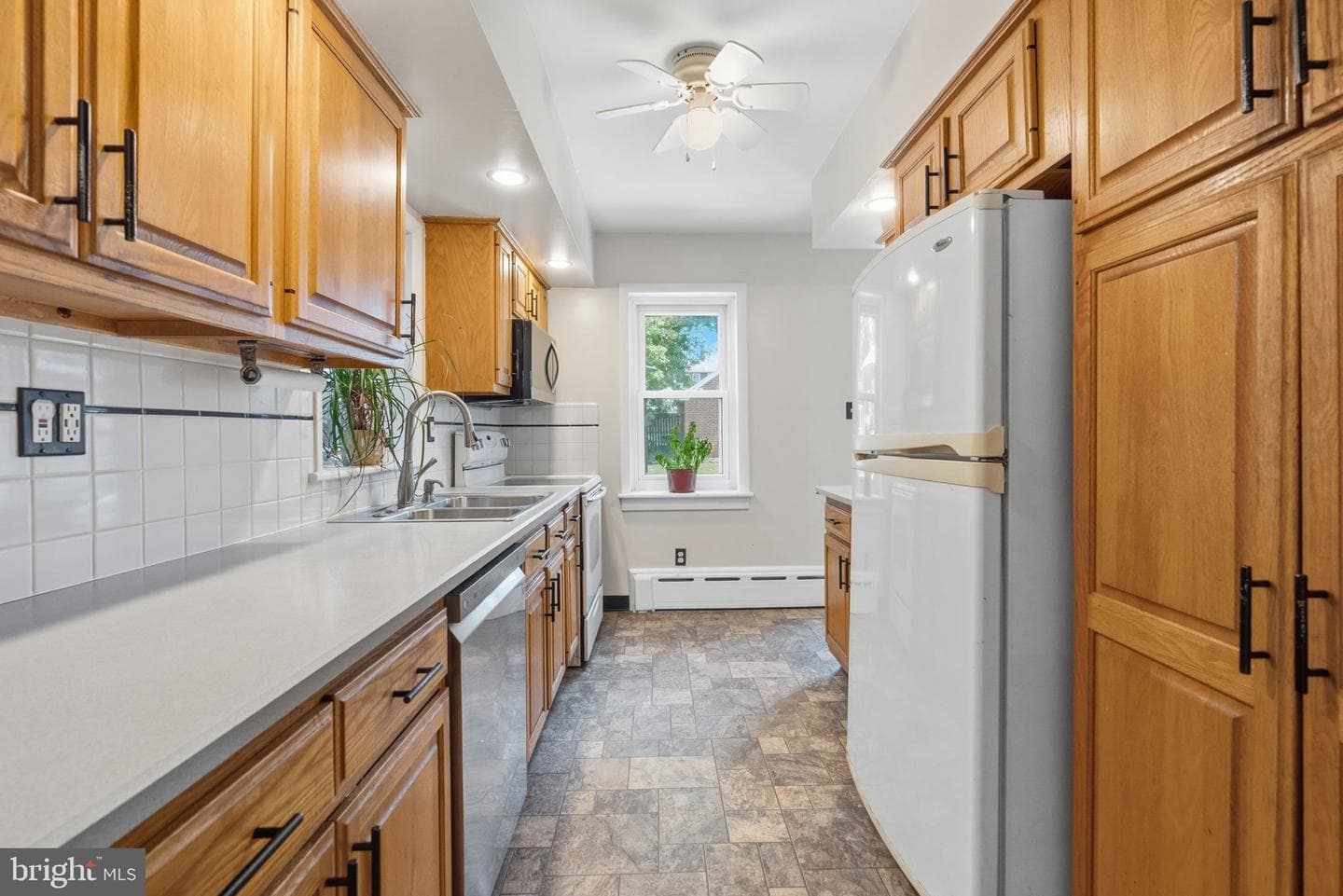 198 W Lincoln Avenue photo 12