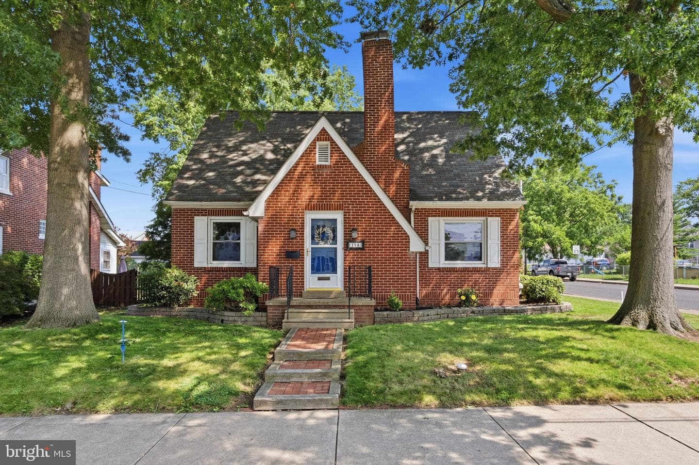 198 W Lincoln Avenue photo 2