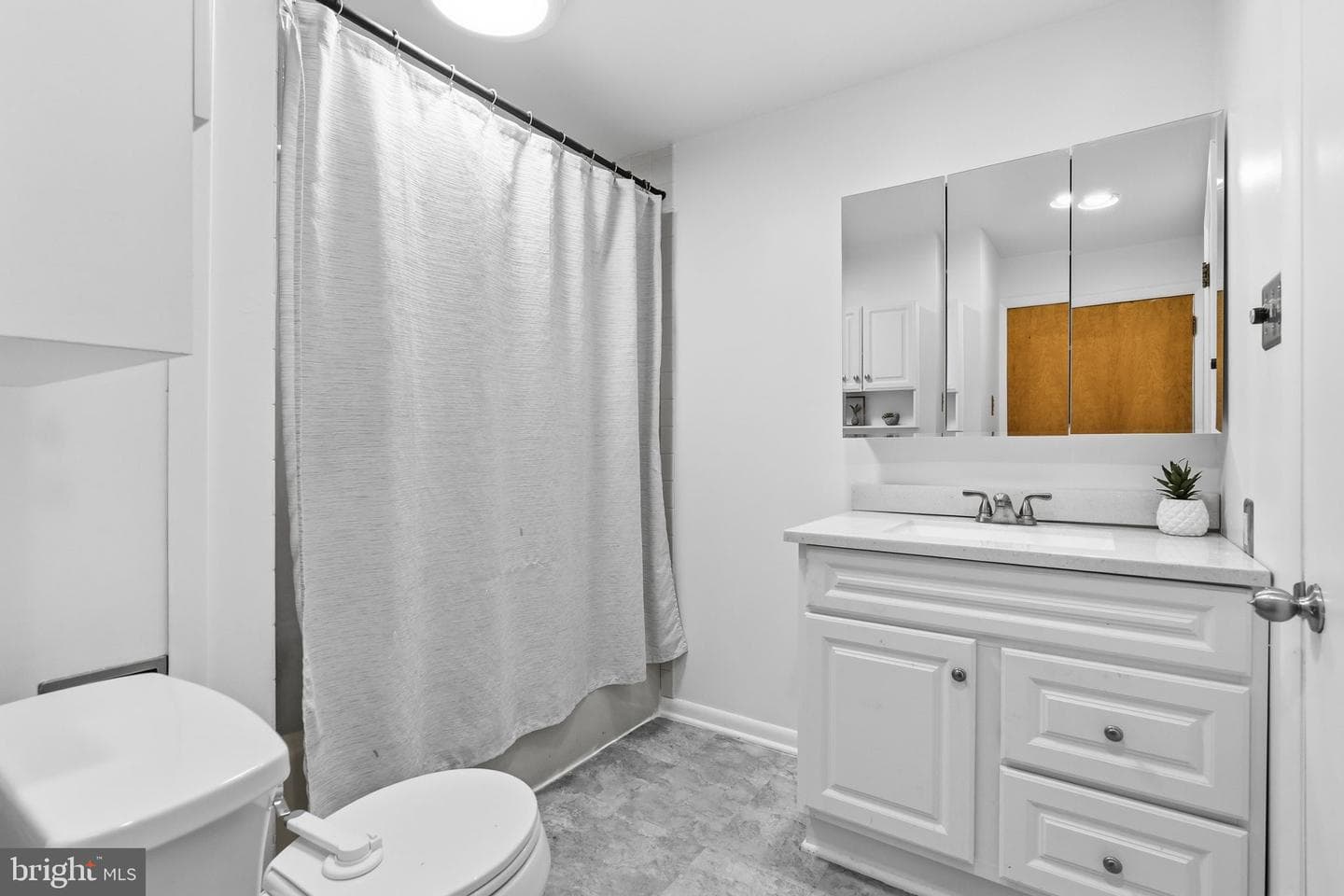 198 W Lincoln Avenue photo 30