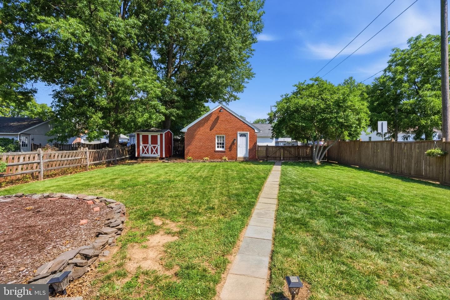 198 W Lincoln Avenue photo 37