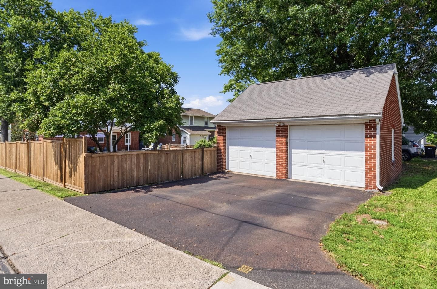198 W Lincoln Avenue photo 39