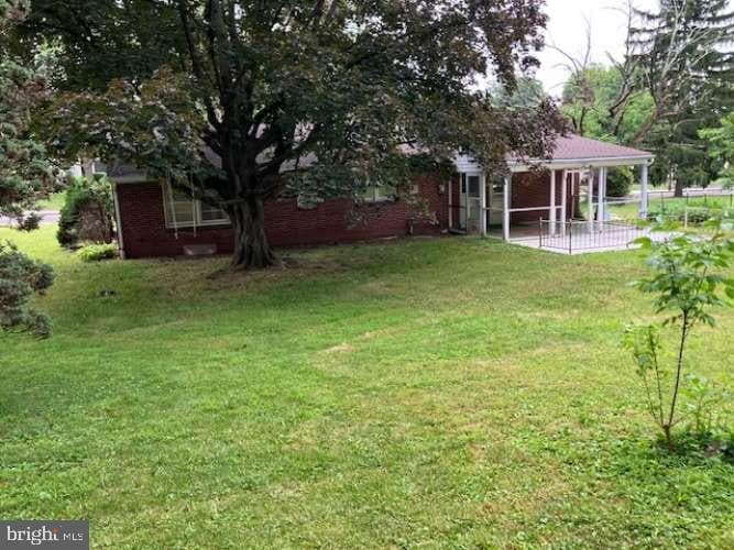 439 E Chestnut Street photo 22