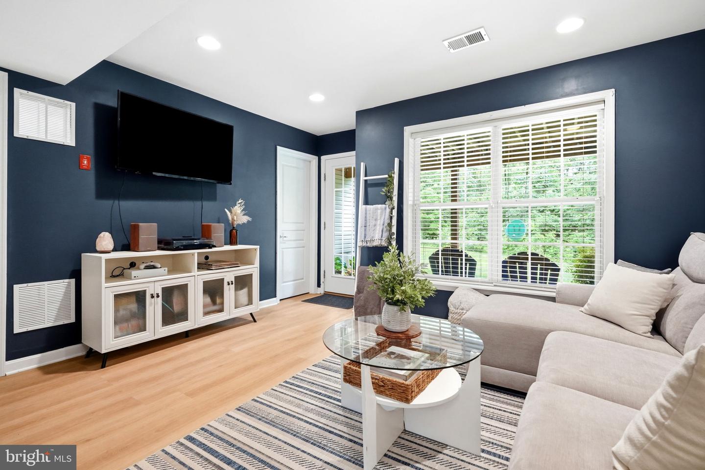 238 Hudson Drive photo 8