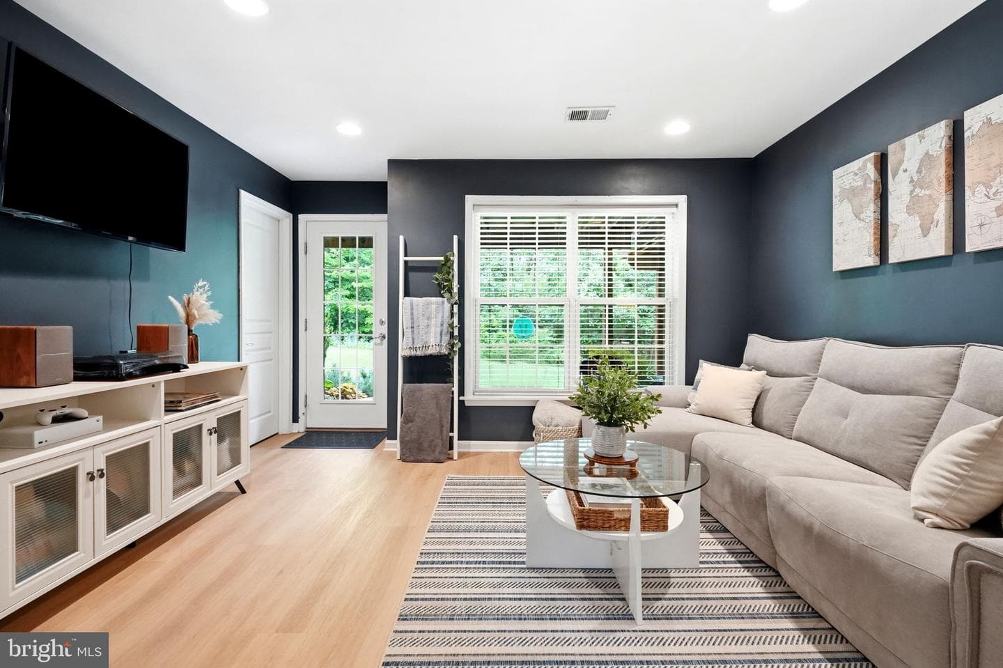 238 Hudson Drive photo 9