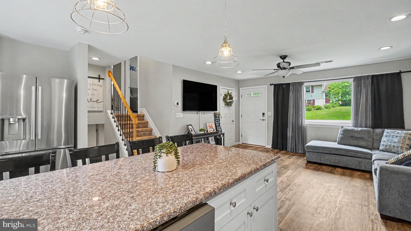 493 Adrian Road photo 11