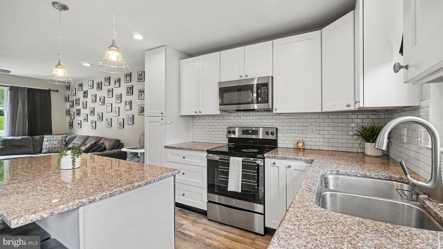493 Adrian Road photo 12