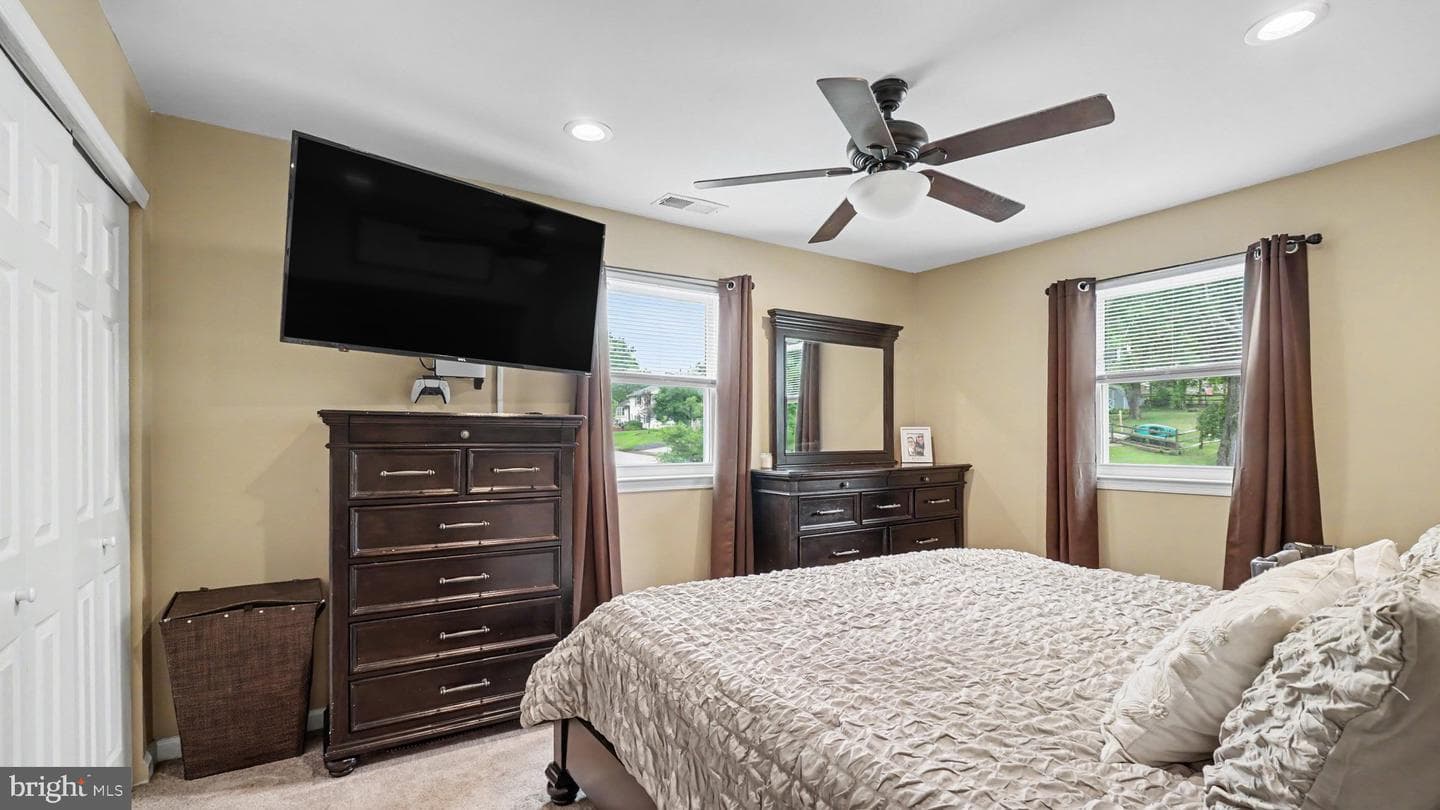 493 Adrian Road photo 20