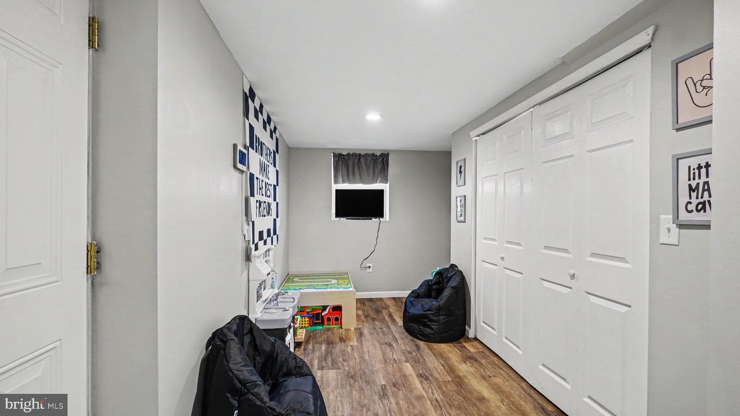 493 Adrian Road photo 24