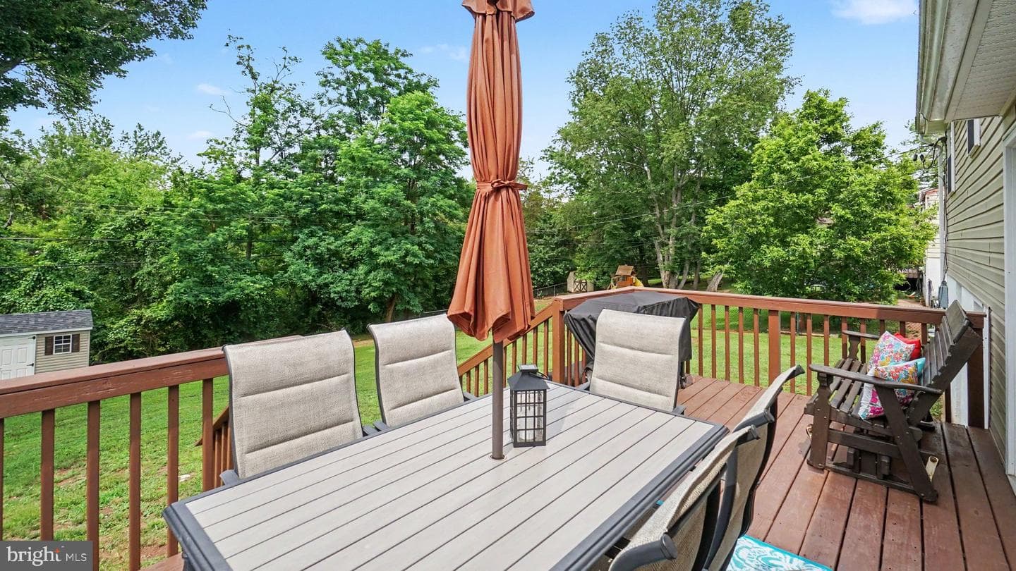 493 Adrian Road photo 29