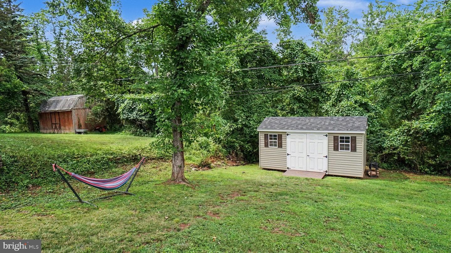 493 Adrian Road photo 32