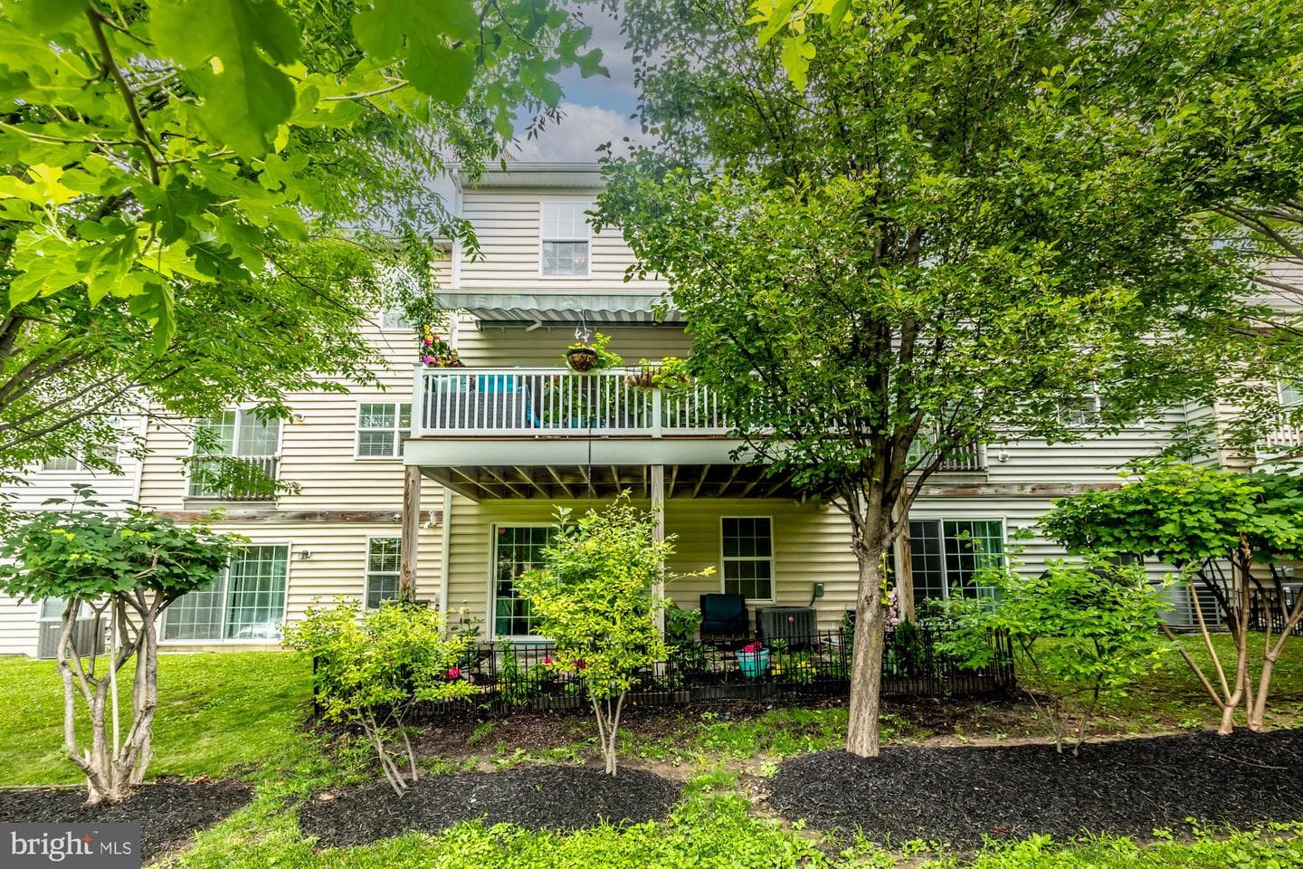 154 Moorehead Avenue photo 8
