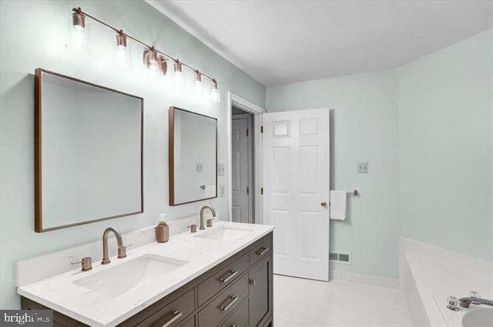 2305 Carriage Lane photo 23