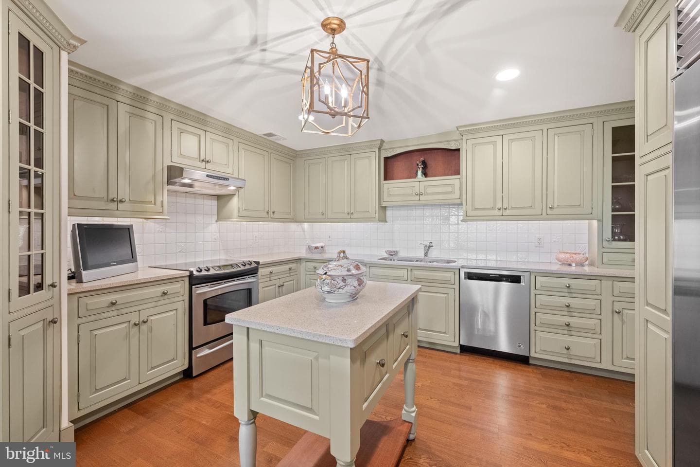 100 Grays Lane #506 photo 1