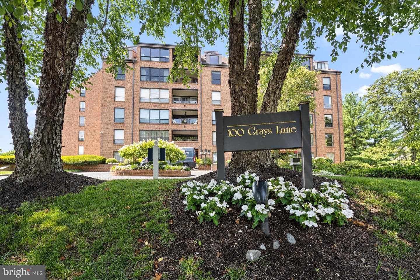 100 Grays Lane #506 photo 2