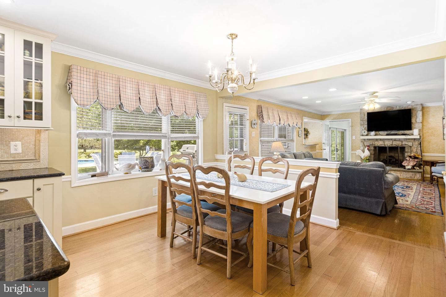 1233 Laura Lane photo 11