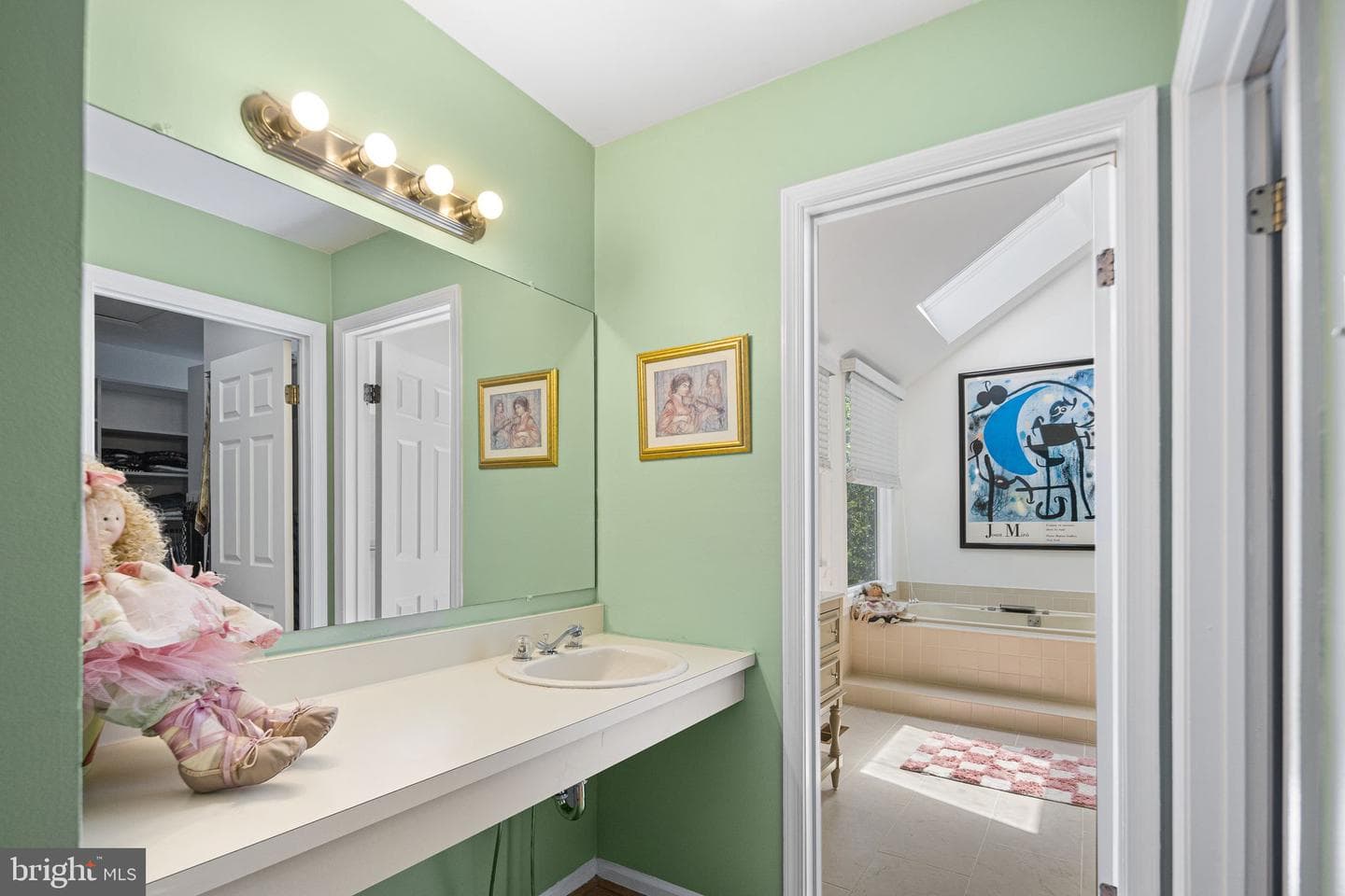 1233 Laura Lane photo 32