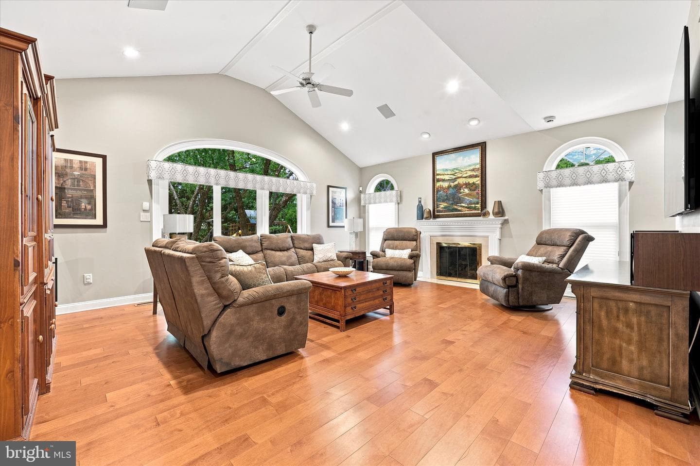 135 Burgundy Circle photo 14