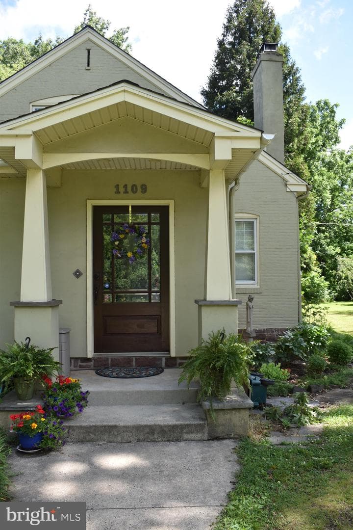 1109 Forest Avenue photo 7