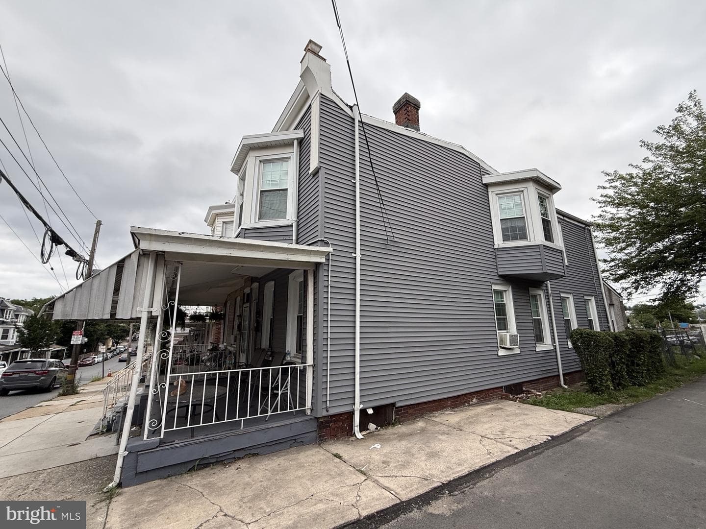216 E Marshall Street photo 4