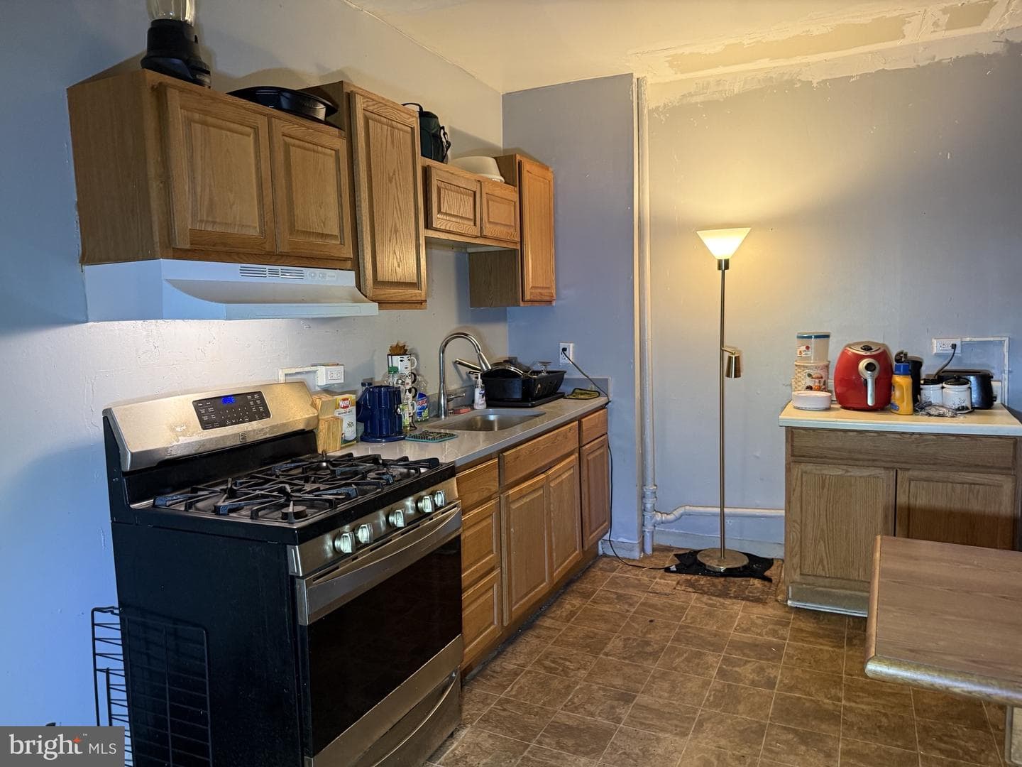216 E Marshall Street photo 9