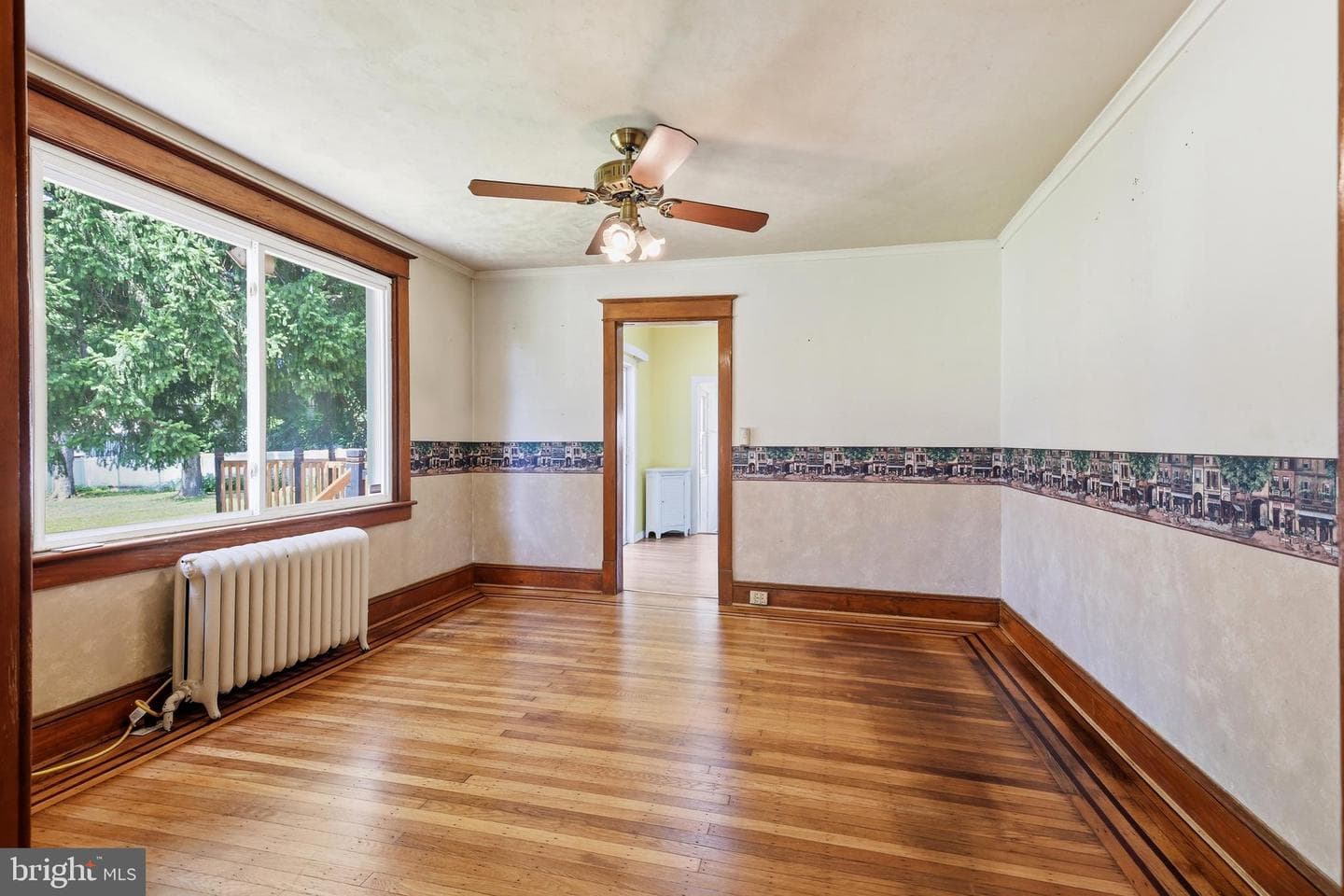 214 N Hills Avenue photo 13