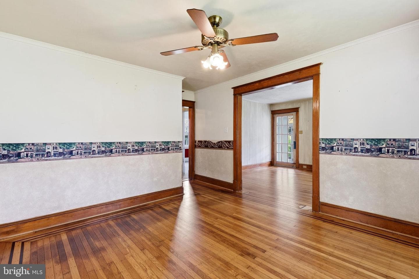214 N Hills Avenue photo 15