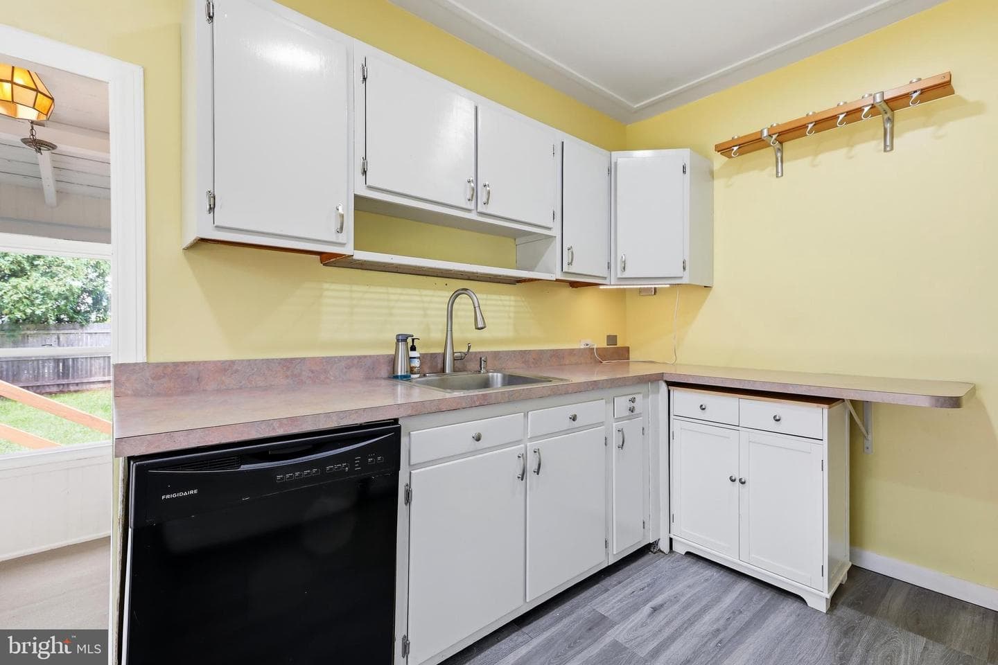 214 N Hills Avenue photo 19