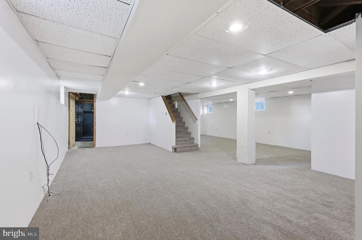 214 N Hills Avenue photo 36