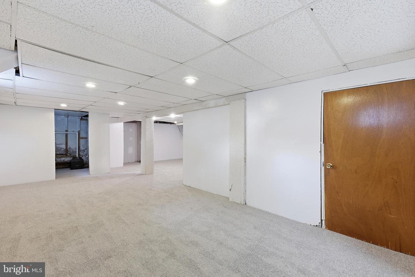 214 N Hills Avenue photo 38
